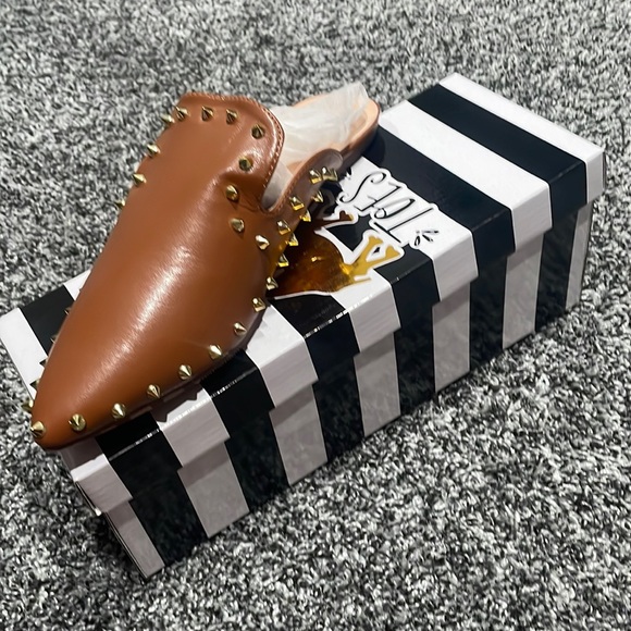 Studded flats - Picture 1 of 4